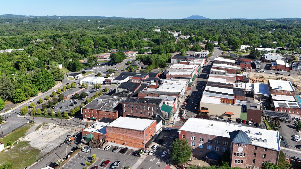 More Photos Of 308 N Main St, Mount Airy Storefront Retail Office For Sale