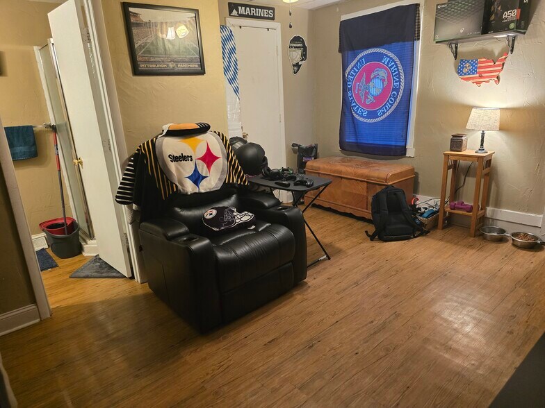 More Photos Of 804 Railroad St, Monongahela Specialty For Sale