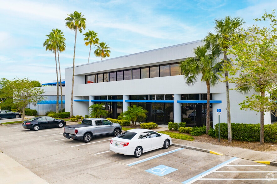 More Photos Of 8402 Laurel Fair Cir, Tampa Unknown For Lease