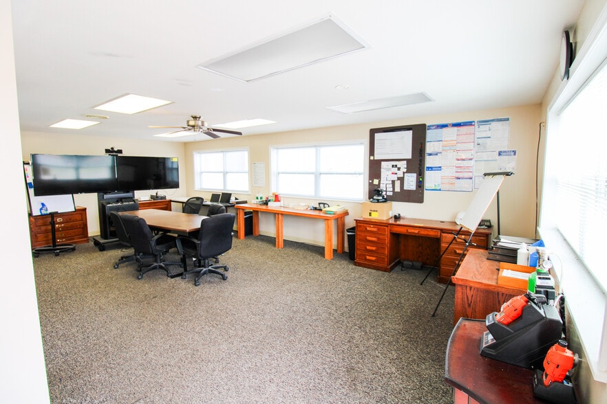 More Photos Of 7350 IL-111, South Roxana Specialty For Sale