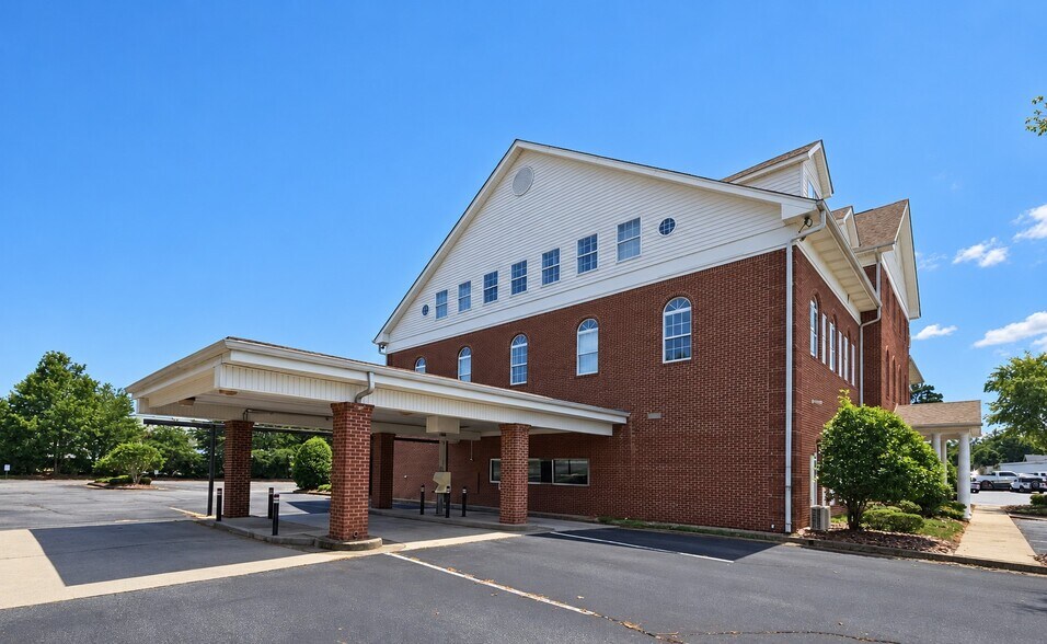 More Photos Of 100 Colony Park Dr, Cumming Bank For Sale