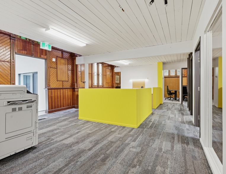 More Photos Of 1011 Rue Saint-Louis, Terrebonne Office For Lease