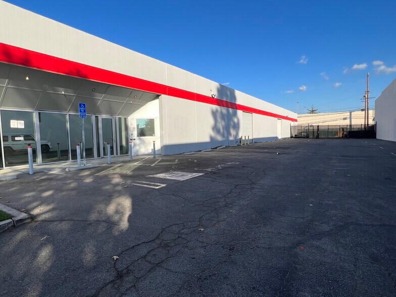 More Photos Of 9160 Deering Ave, Chatsworth Warehouse For Lease