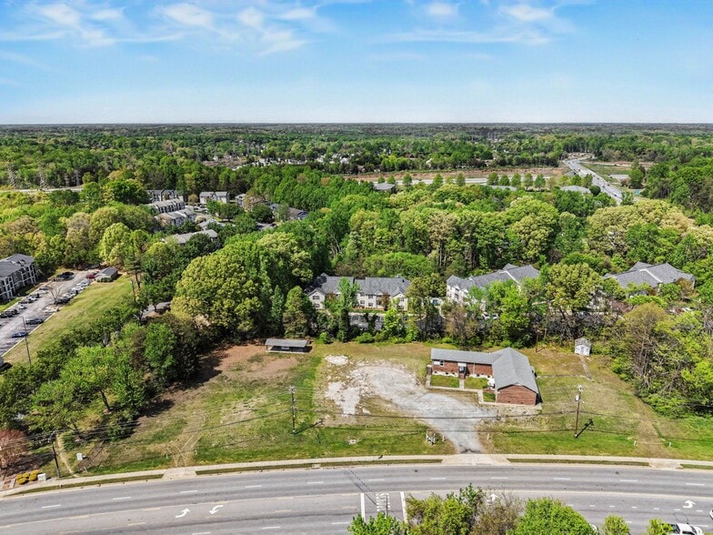 More Photos Of 1381 Lees Chapel Rd, Greensboro Specialty For Sale