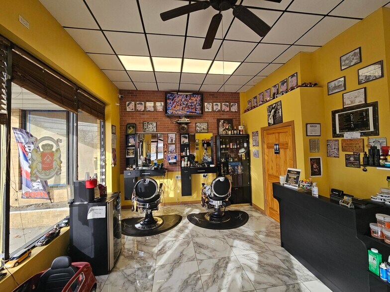 Primary Photo Of 102 Mineola Ave, Roslyn Heights Storefront Retail Office For Lease