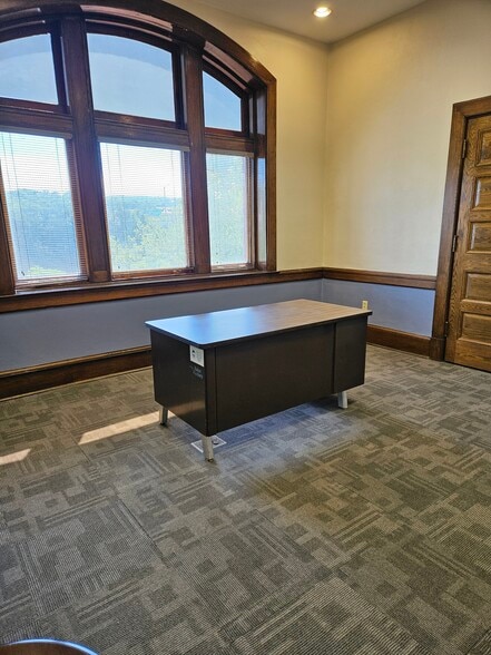 More Photos Of 17 Howard St, Cumberland Office For Lease
