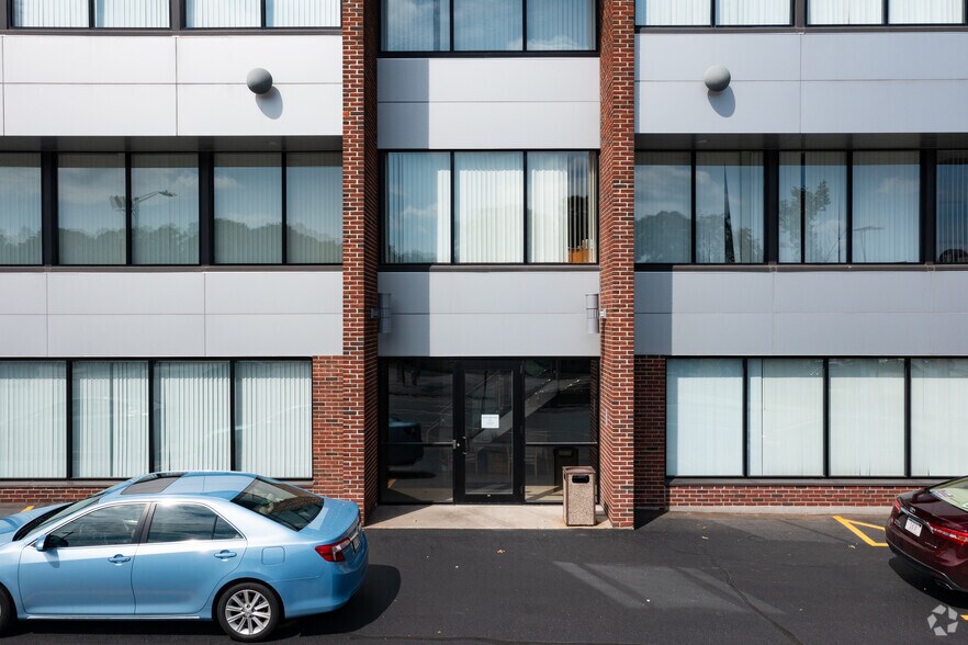 More Photos Of 405 Grove St, Worcester Medical For Lease