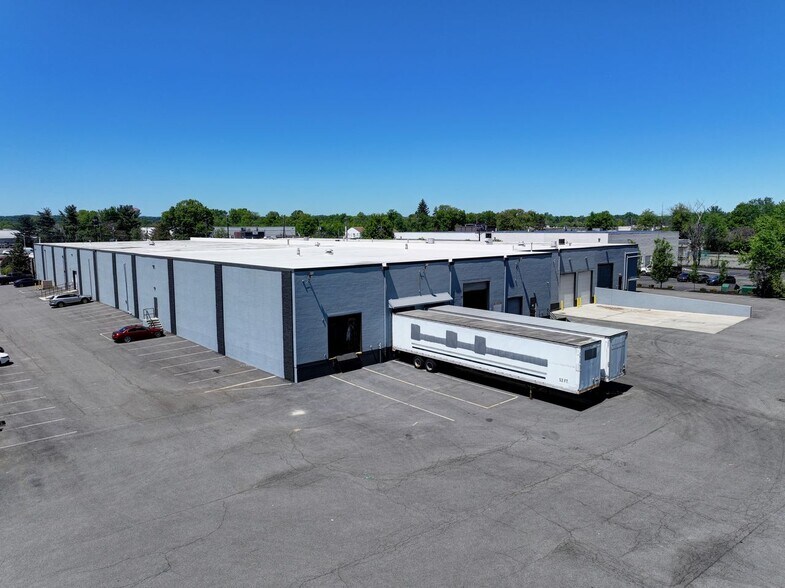 More Photos Of 140-142 Clinton Rd, Fairfield Warehouse For Lease