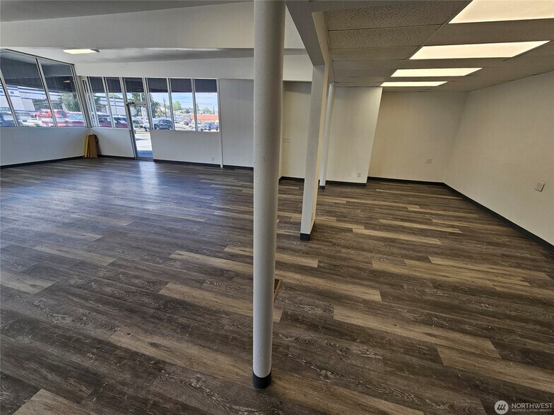 More Photos Of 849 S Mission St, Wenatchee General Retail For Sale