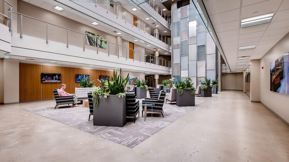 More Photos Of 504 Lavaca St, Austin Office For Lease