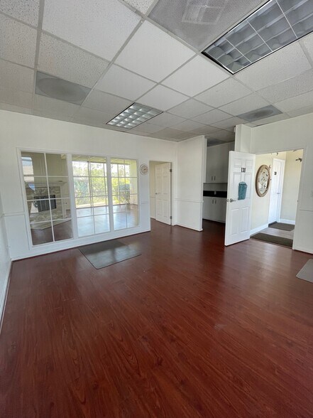 More Photos Of 23370 Moulton Pky, Laguna Hills Self Storage For Lease