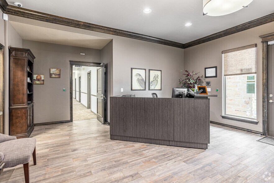 More Photos Of 9400 S I-35 Service Rd, Moore Office For Sale