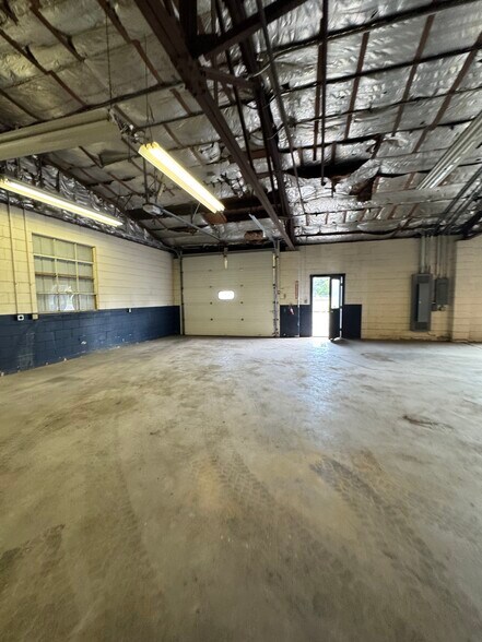 More Photos Of 717 N 2nd St, Vincennes Warehouse For Lease