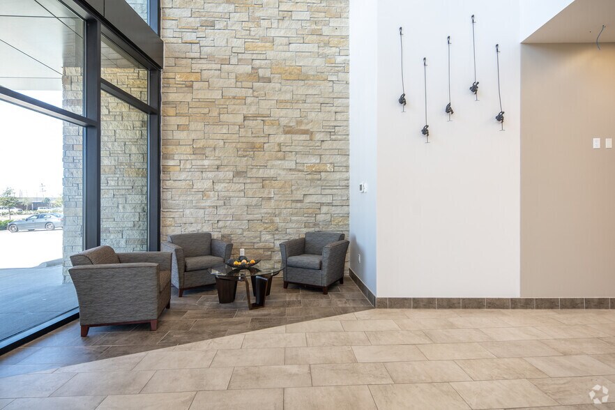 More Photos Of 4351 Mapleshade Ln, Plano Office For Lease