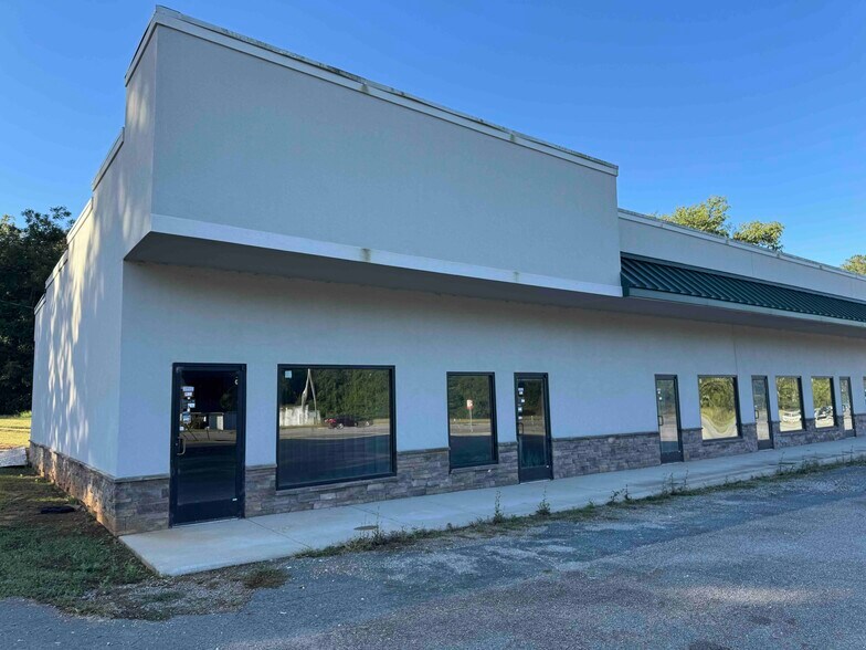 More Photos Of 2446-2502 Us-74 Hwy E, Wadesboro Storefront Retail Office For Lease