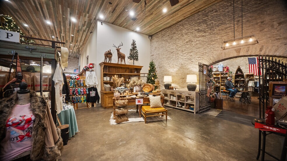 More Photos Of 101 N Elm, Hico General Retail For Sale