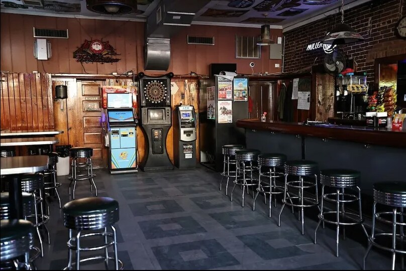 More Photos Of 111 W Adams St, Pittsfield Bar For Sale