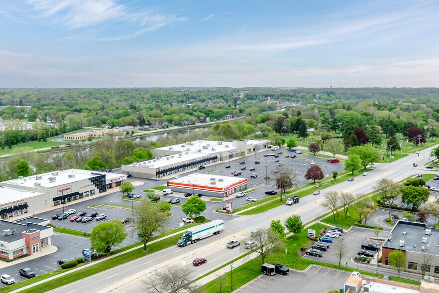 More Photos Of 180-200 S Western Ave, Carpentersville Unknown For Lease