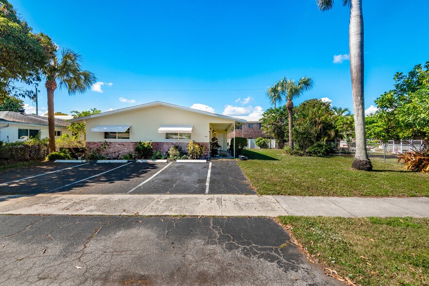 More Photos Of 321 SE 1st Ave, Pompano Beach Multifamily For Sale