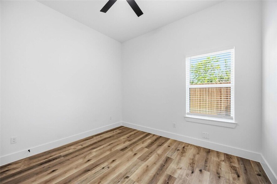 More Photos Of 4029 Cork Dr, Houston Apartments For Sale