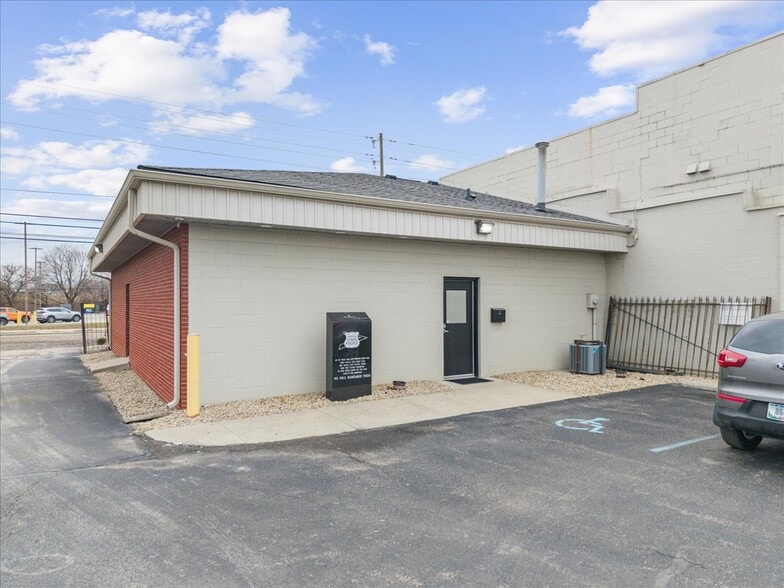 More Photos Of 1415 Shelby St, Indianapolis Office For Sale