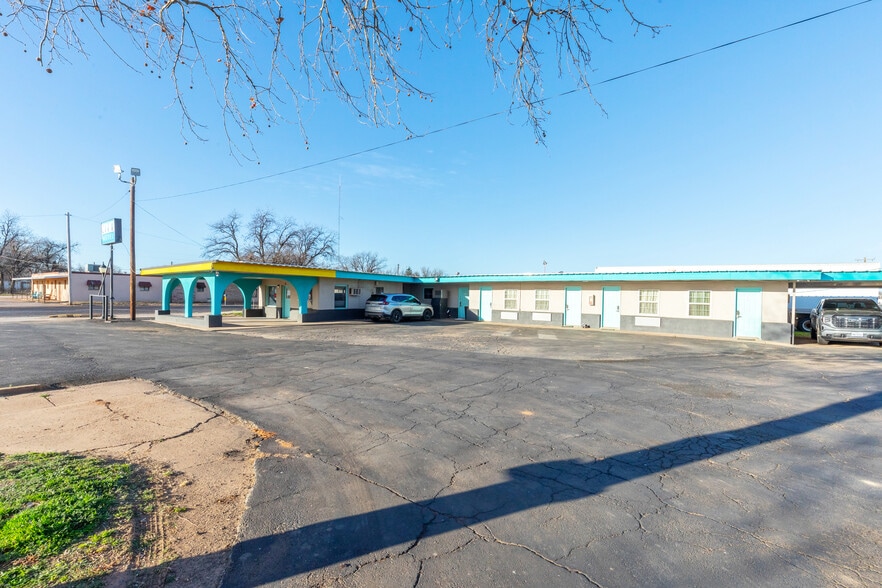 More Photos Of 1100 Main St, Knox City Hotel For Sale