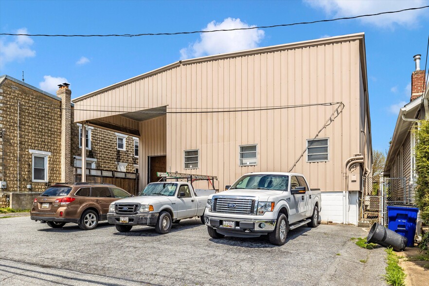 More Photos Of 329 E 2nd St, Frederick Warehouse For Lease
