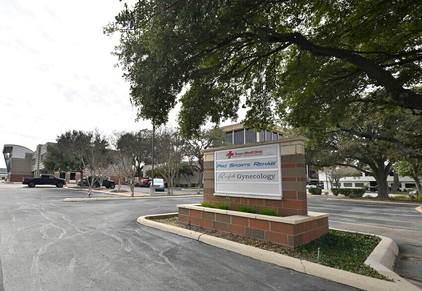 More Photos Of 1007 NE Loop 410, San Antonio Medical For Lease