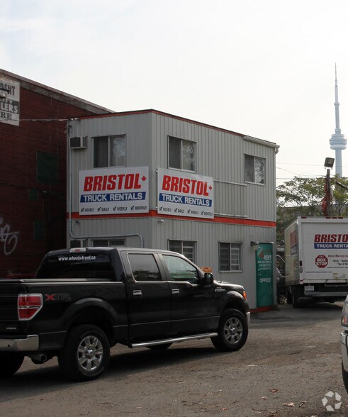 Primary Photo Of 77-79 Nassau St, Toronto Freestanding For Sale