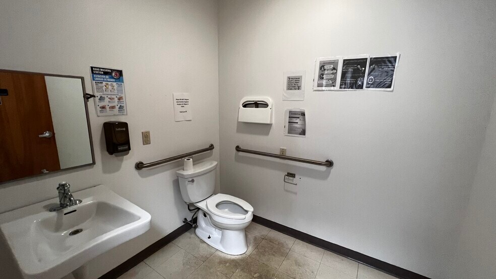 More Photos Of 2100 Ferry St, Easton Medical For Lease