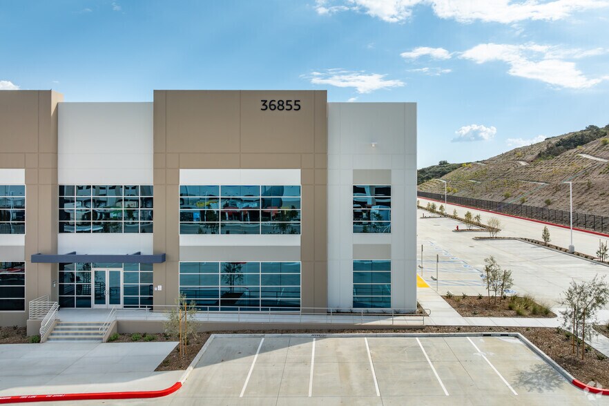 More Photos Of 36855 W Fourth St, Beaumont Warehouse For Lease