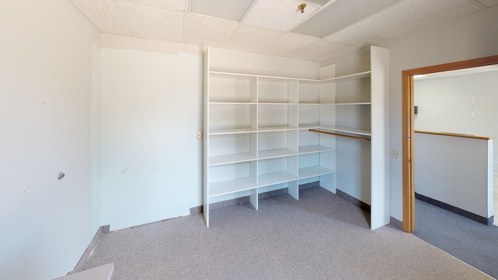 More Photos Of 110-114 S Rum River Dr, Princeton General Retail For Lease