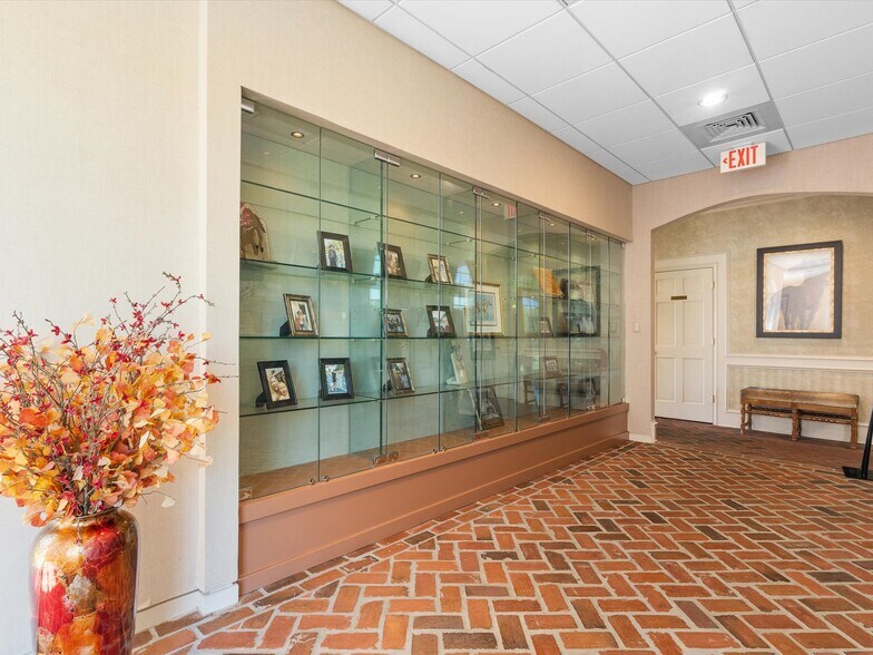 More Photos Of 15400 S US Highway 301, Summerfield Office For Sale