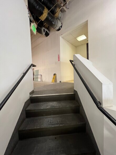 More Photos Of 15650 El Prado Rd, Chino Warehouse For Lease