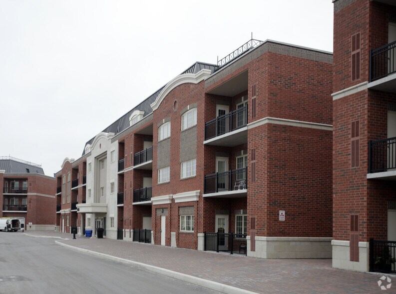 Primary Photo Of 9431-9471 Jane St, Vaughan Apartments For Lease