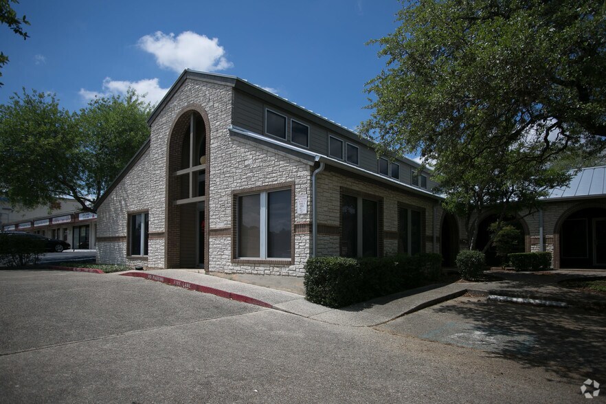More Photos Of 4939 DeZavala Rd, San Antonio Medical For Lease