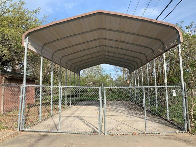 More Photos Of 13240 Pond Springs Rd, Austin Warehouse For Sale
