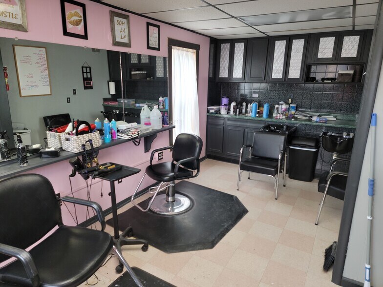 More Photos Of 450 Montana Ave, Lovell Storefront Retail Office For Sale