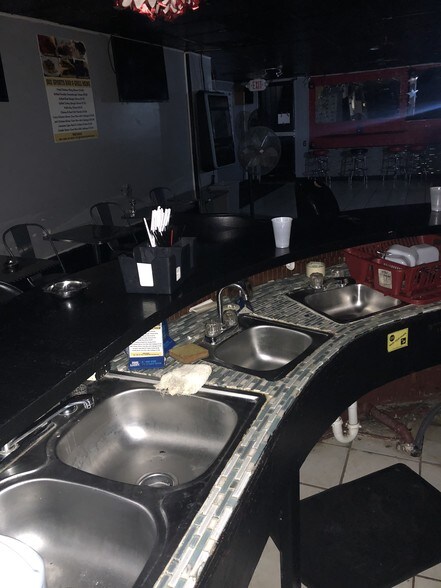 More Photos Of 901 W 4th St, Erie Hotel For Sale