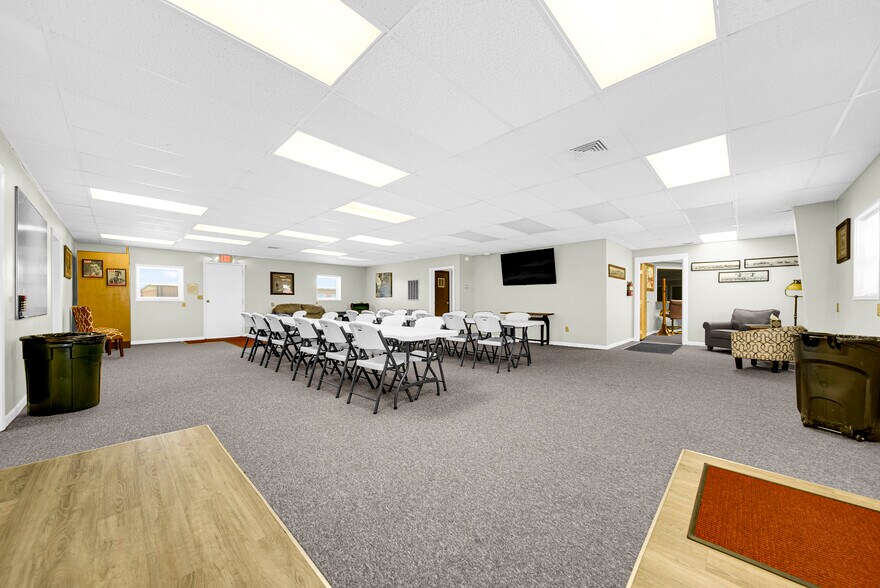 More Photos Of 60 Hickory Ave, Akron Hotel For Sale