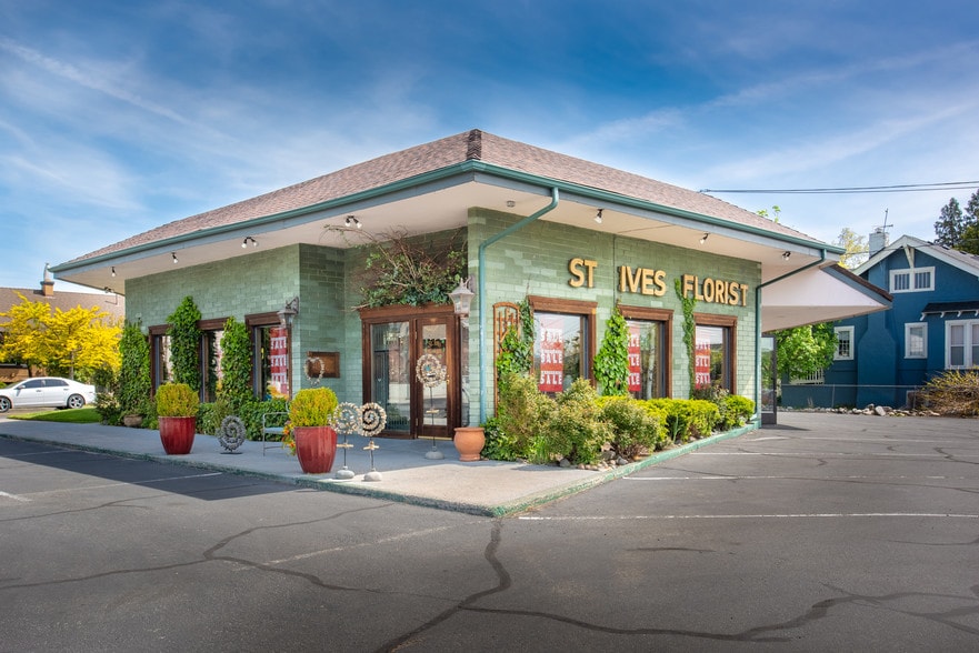 Primary Photo Of 700 S Wells Ave, Reno Fast Food For Lease