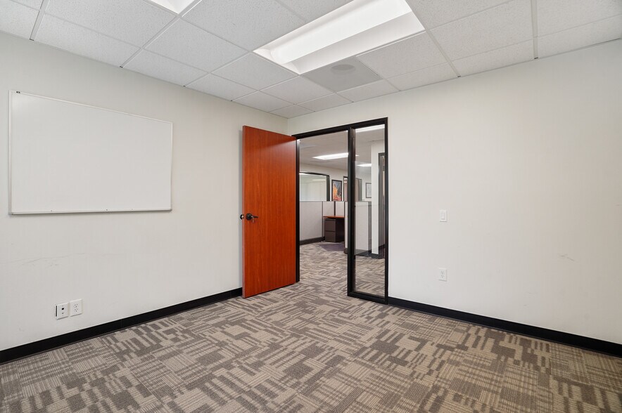 More Photos Of 30423 Canwood St, Agoura Hills Office For Sale