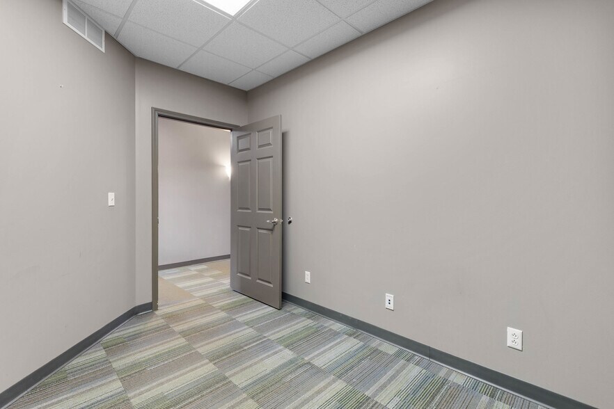 More Photos Of 1450 E Ridge Rd, Rochester Freestanding For Sale