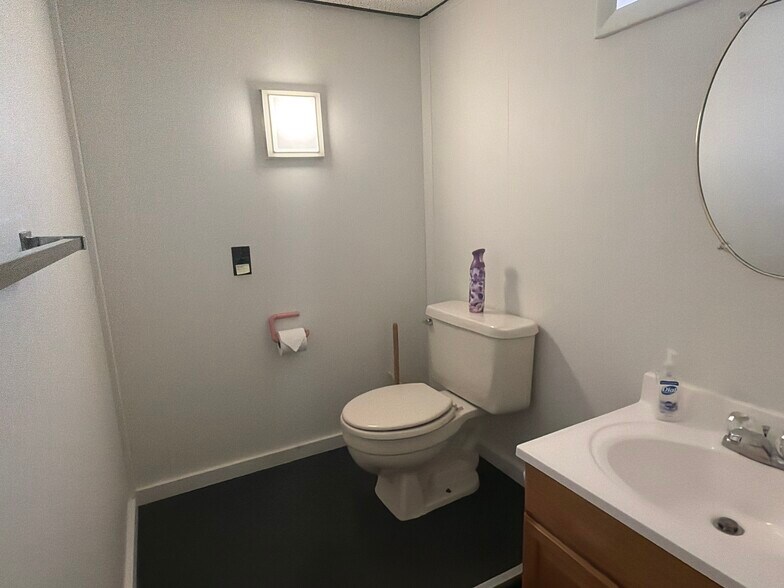 More Photos Of 610 Hamlin Hwy, Lake Ariel Office For Sale