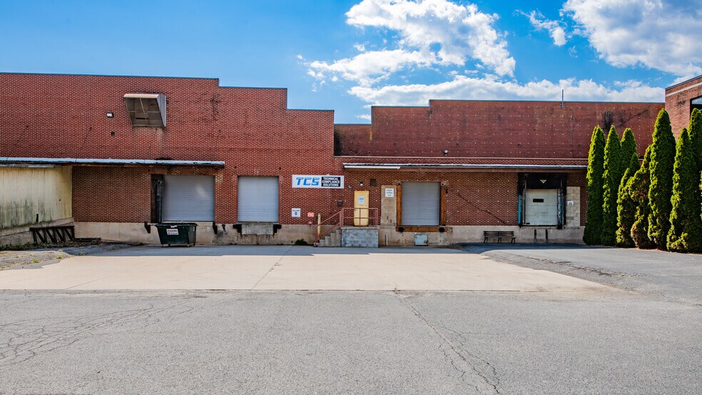 More Photos Of 1000 Commerce Park Dr, Williamsport Warehouse For Lease