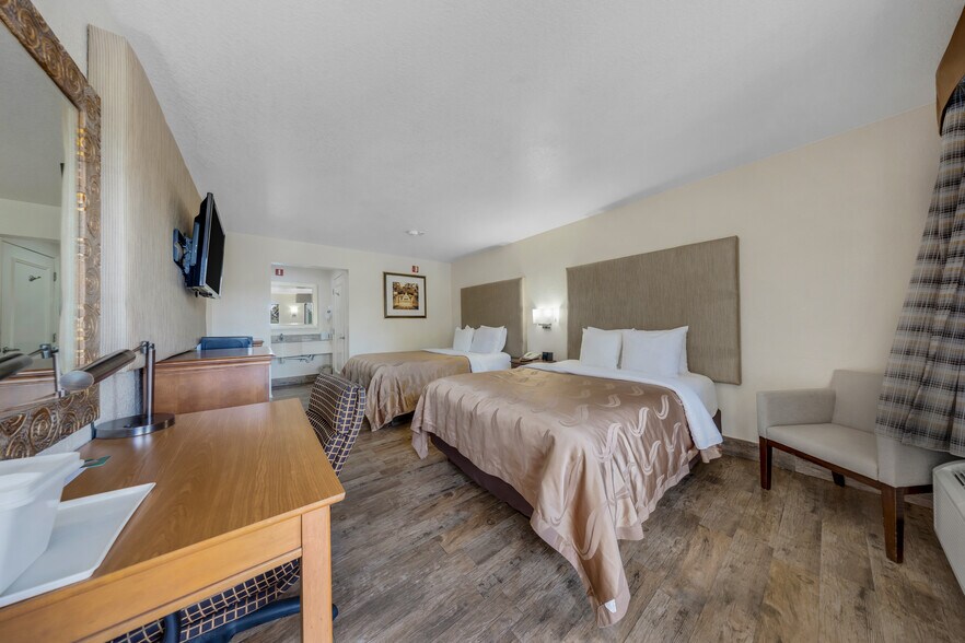 More Photos Of 333 SE 1st Ave, Florida City Hotel For Sale