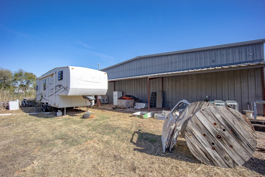 More Photos Of 319-323 NW 59th St, Oklahoma City Manufacturing For Sale