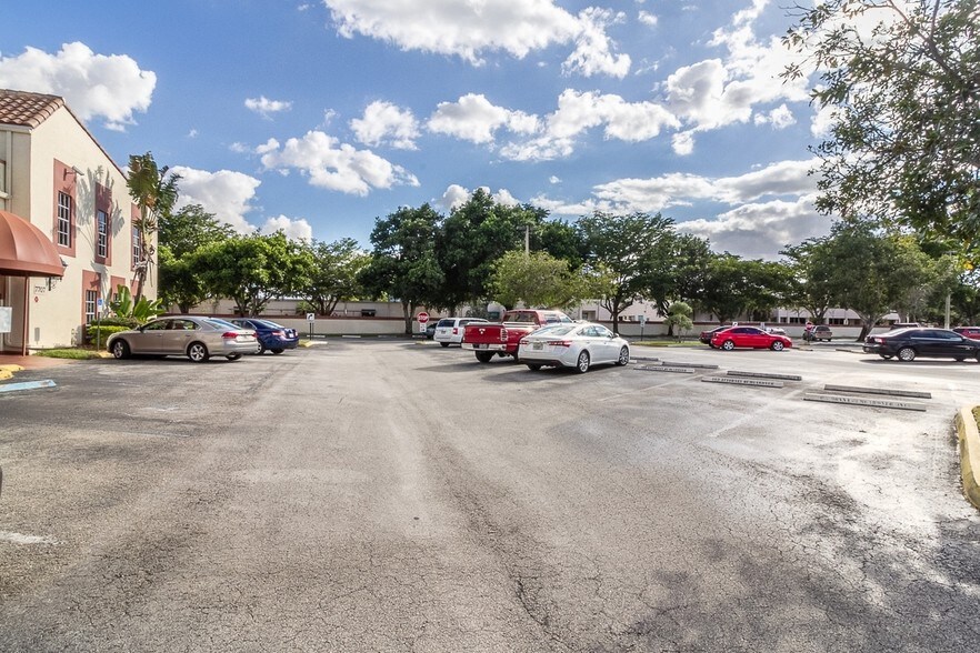 More Photos Of 7707 N University Dr, Tamarac Medical For Lease
