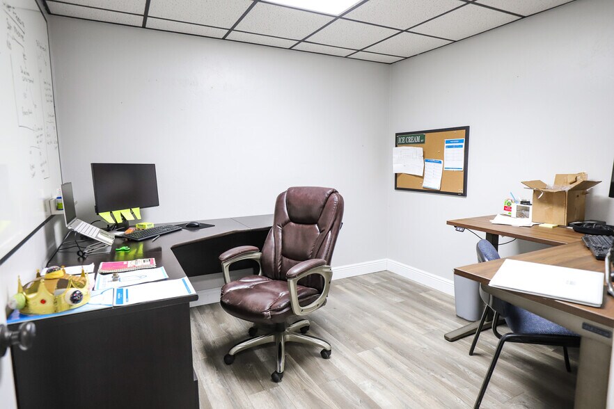 More Photos Of 2300 NW 71st Pl, Gainesville Warehouse For Lease