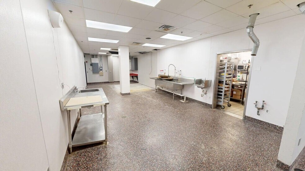 More Photos Of 111 W Columbia St, Fort Wayne Storefront For Lease